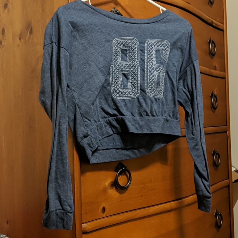 Long sleeve crop top